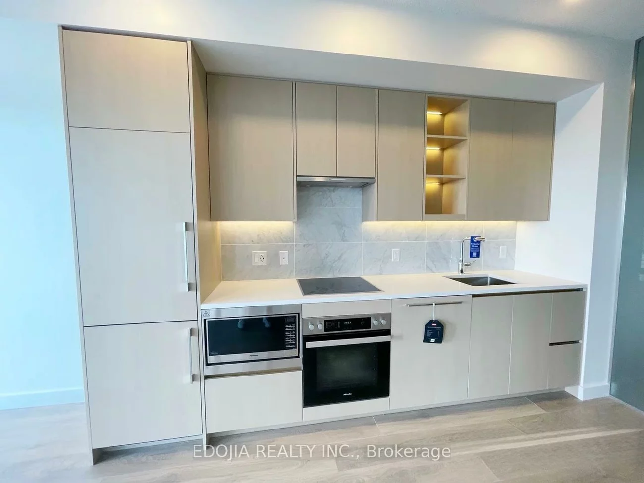 85, McMahon, Bayview Village, Toronto