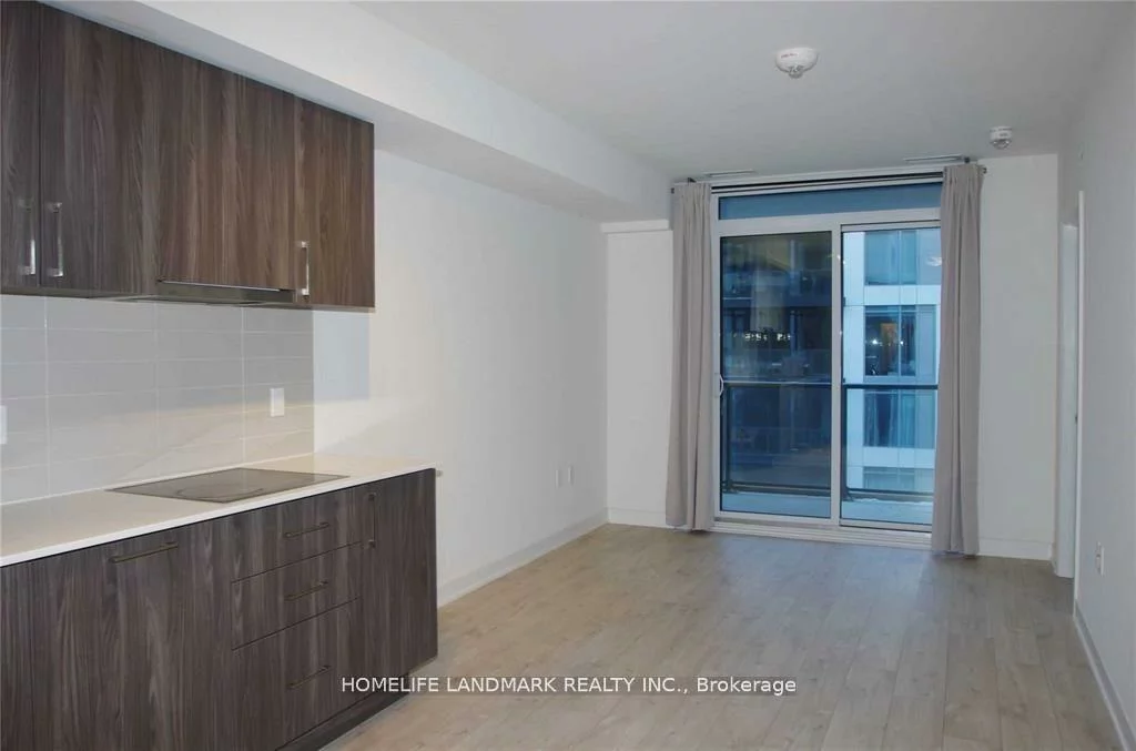 27, Bathurst, Waterfront Communities C1, Toronto