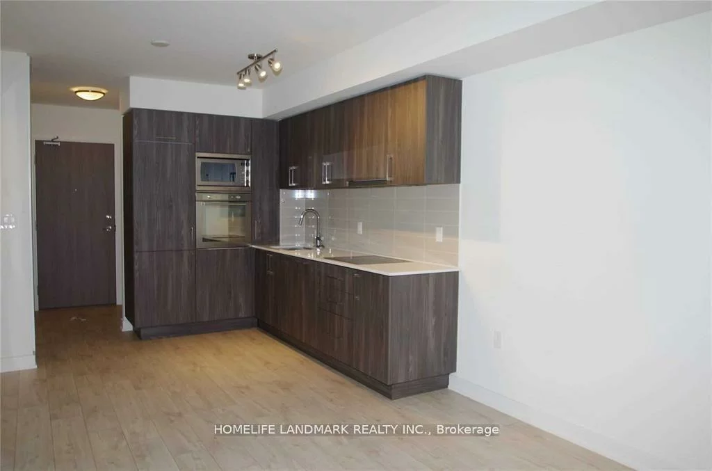 27, Bathurst, Waterfront Communities C1, Toronto