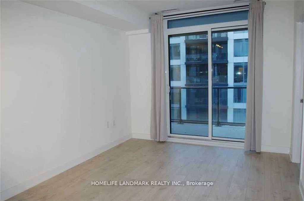 27, Bathurst, Waterfront Communities C1, Toronto