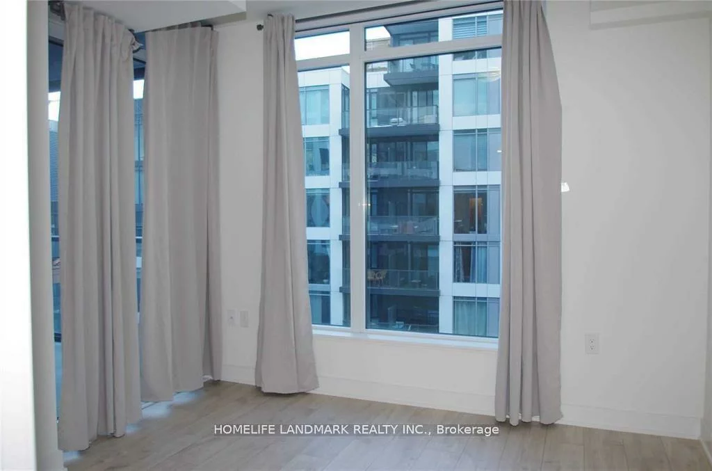 27, Bathurst, Waterfront Communities C1, Toronto