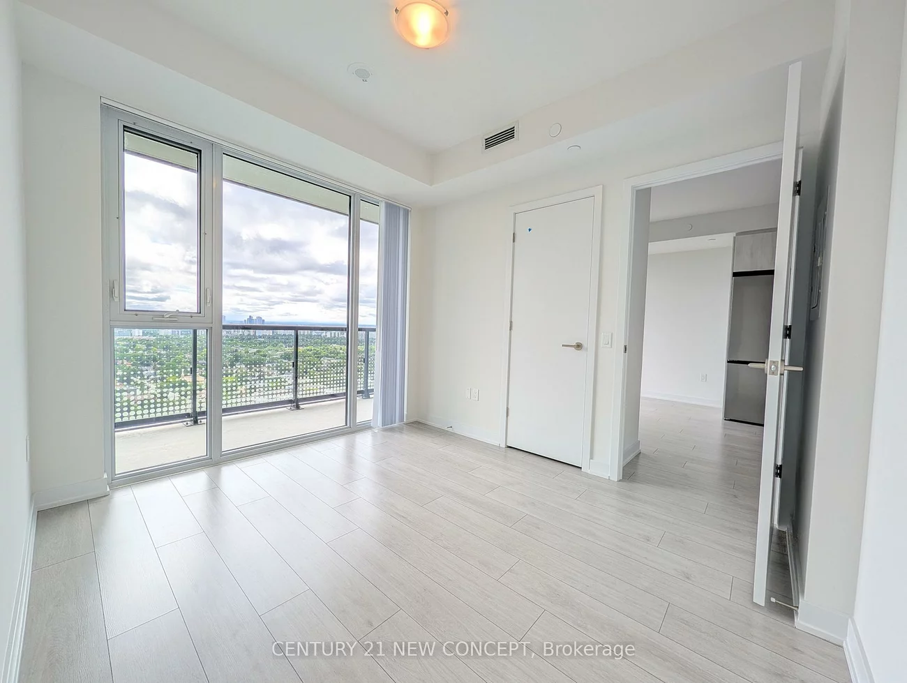 5858, Yonge, Newtonbrook West, Toronto