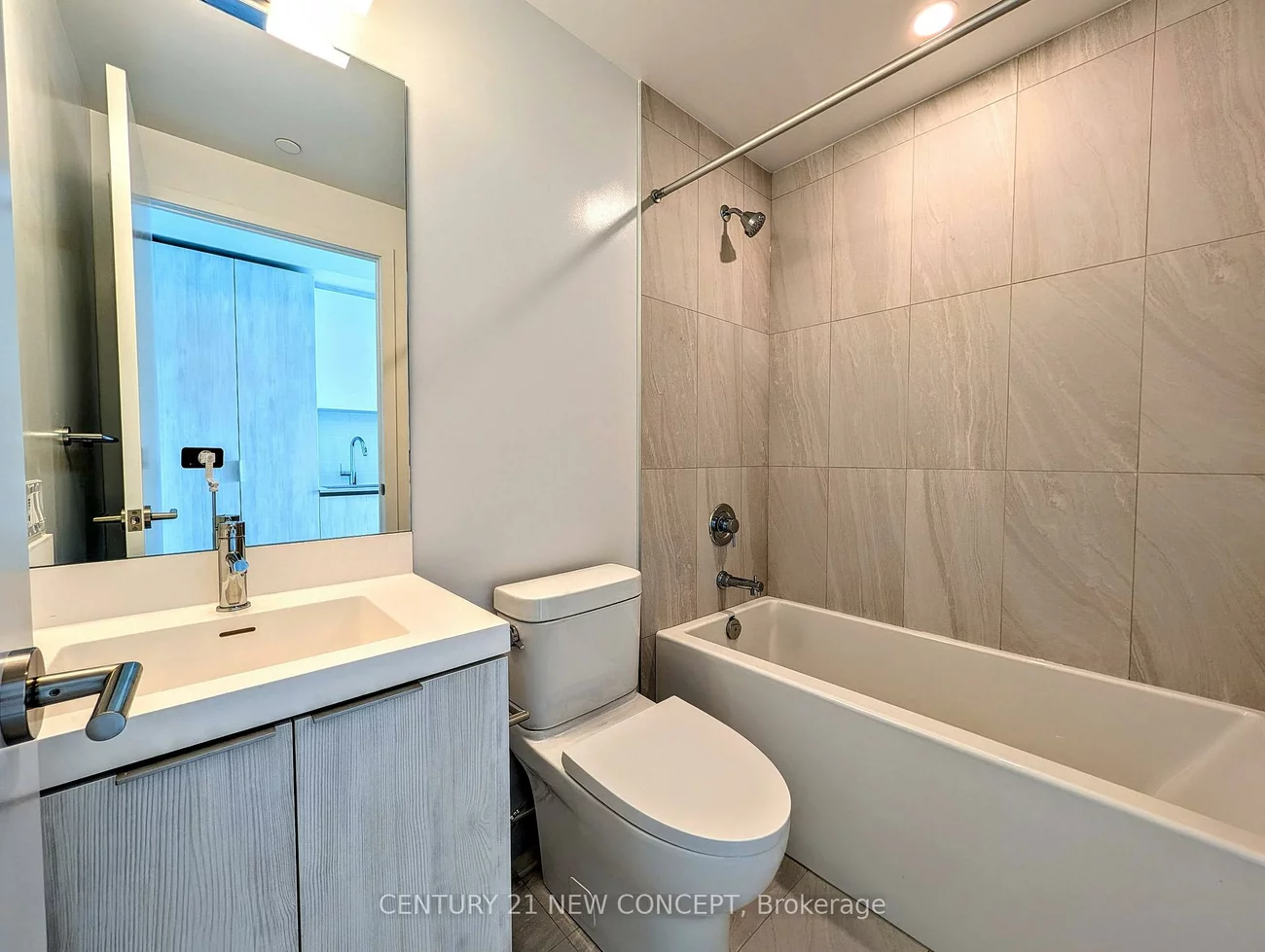 5858, Yonge, Newtonbrook West, Toronto