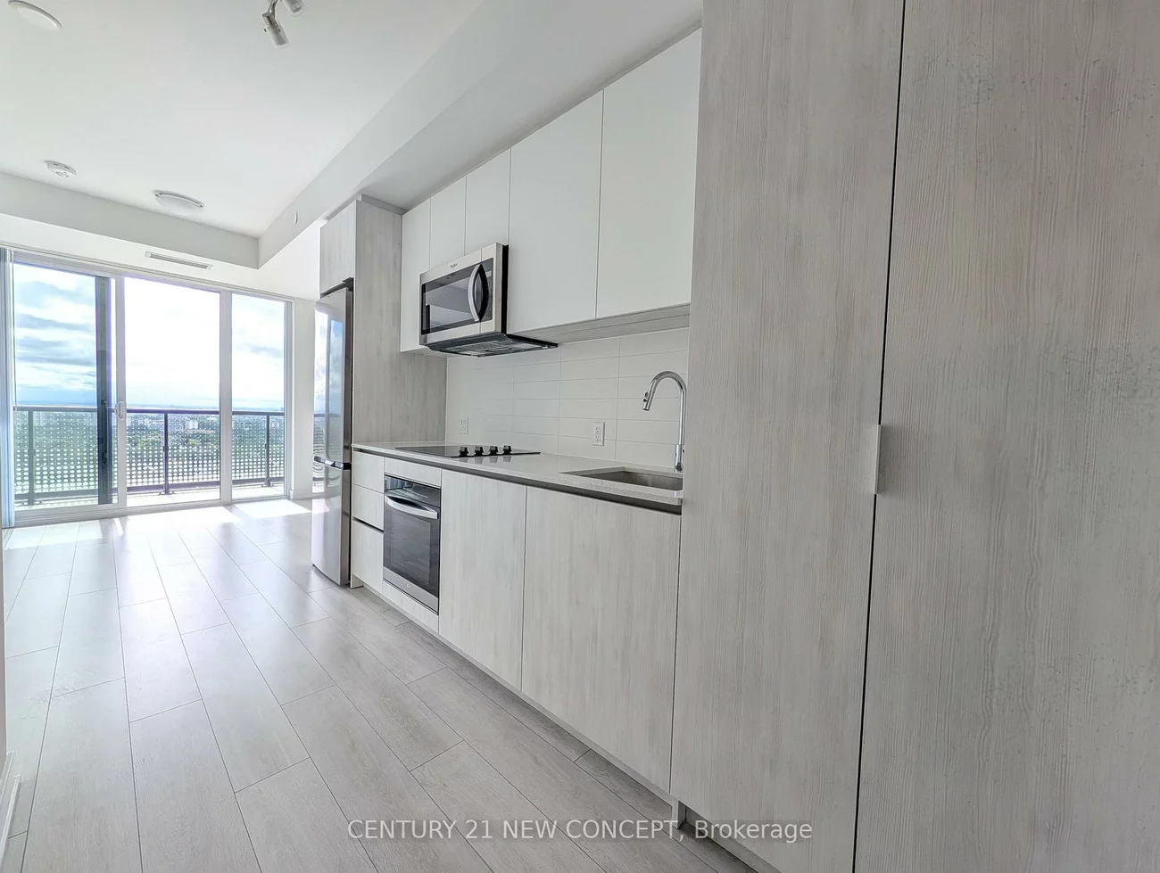 5858, Yonge, Newtonbrook West, Toronto