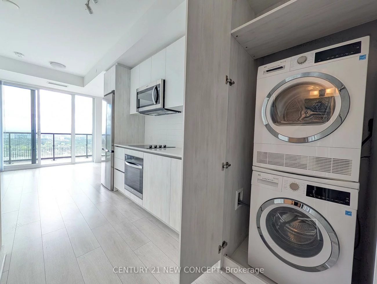5858, Yonge, Newtonbrook West, Toronto