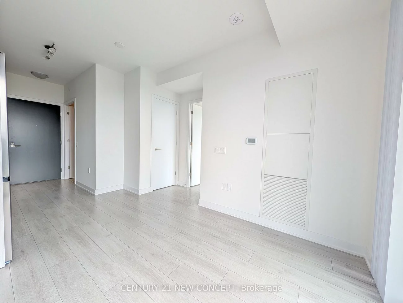 5858, Yonge, Newtonbrook West, Toronto