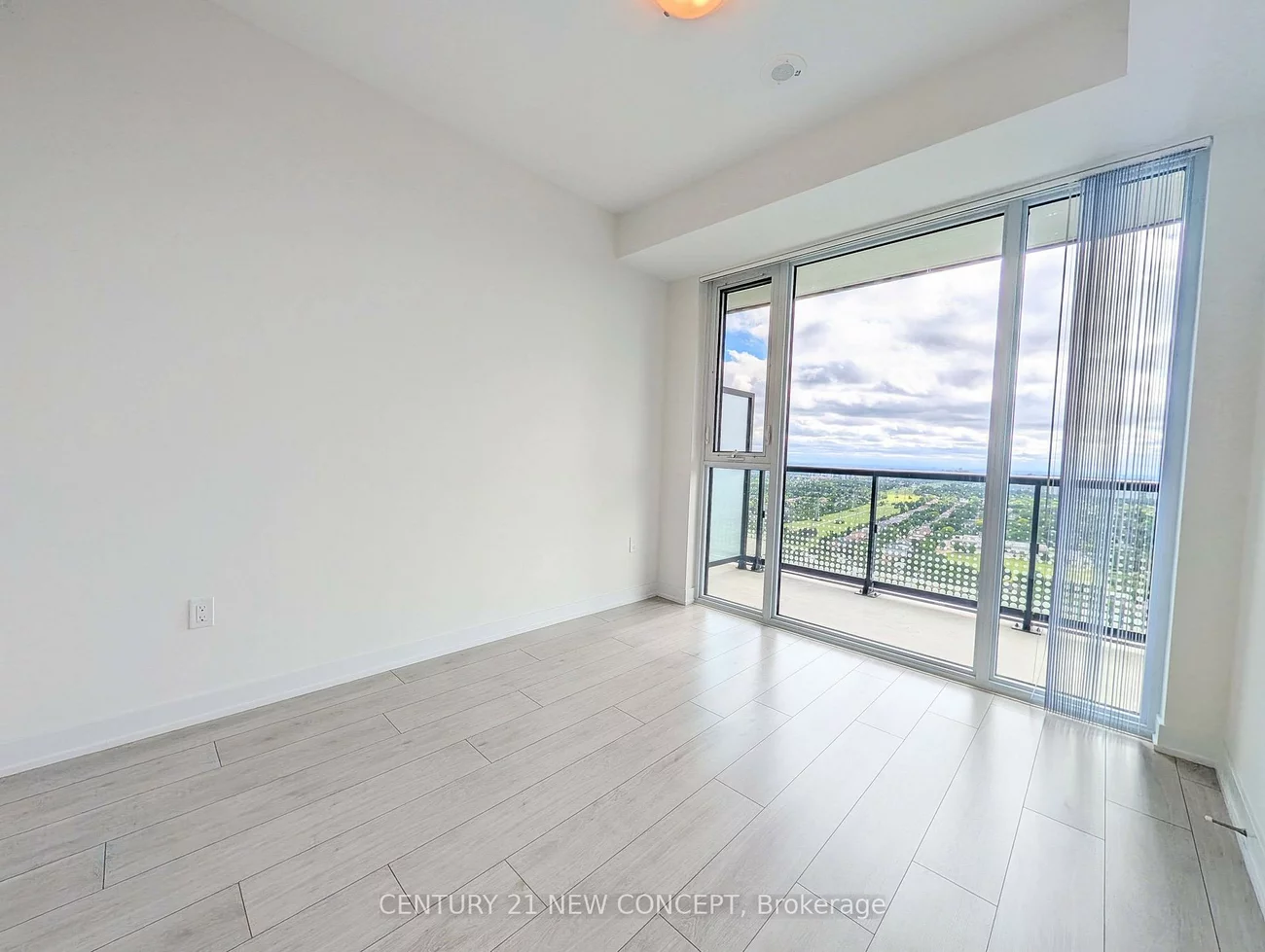 5858, Yonge, Newtonbrook West, Toronto