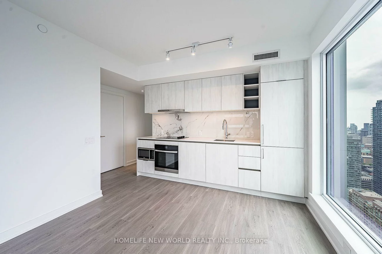 8, Wellesley, Bay Street Corridor, Toronto
