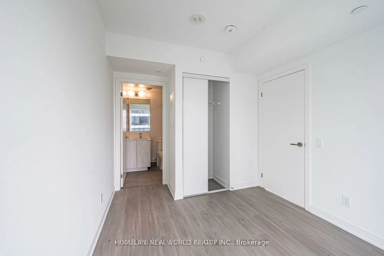 8, Wellesley, Bay Street Corridor, Toronto