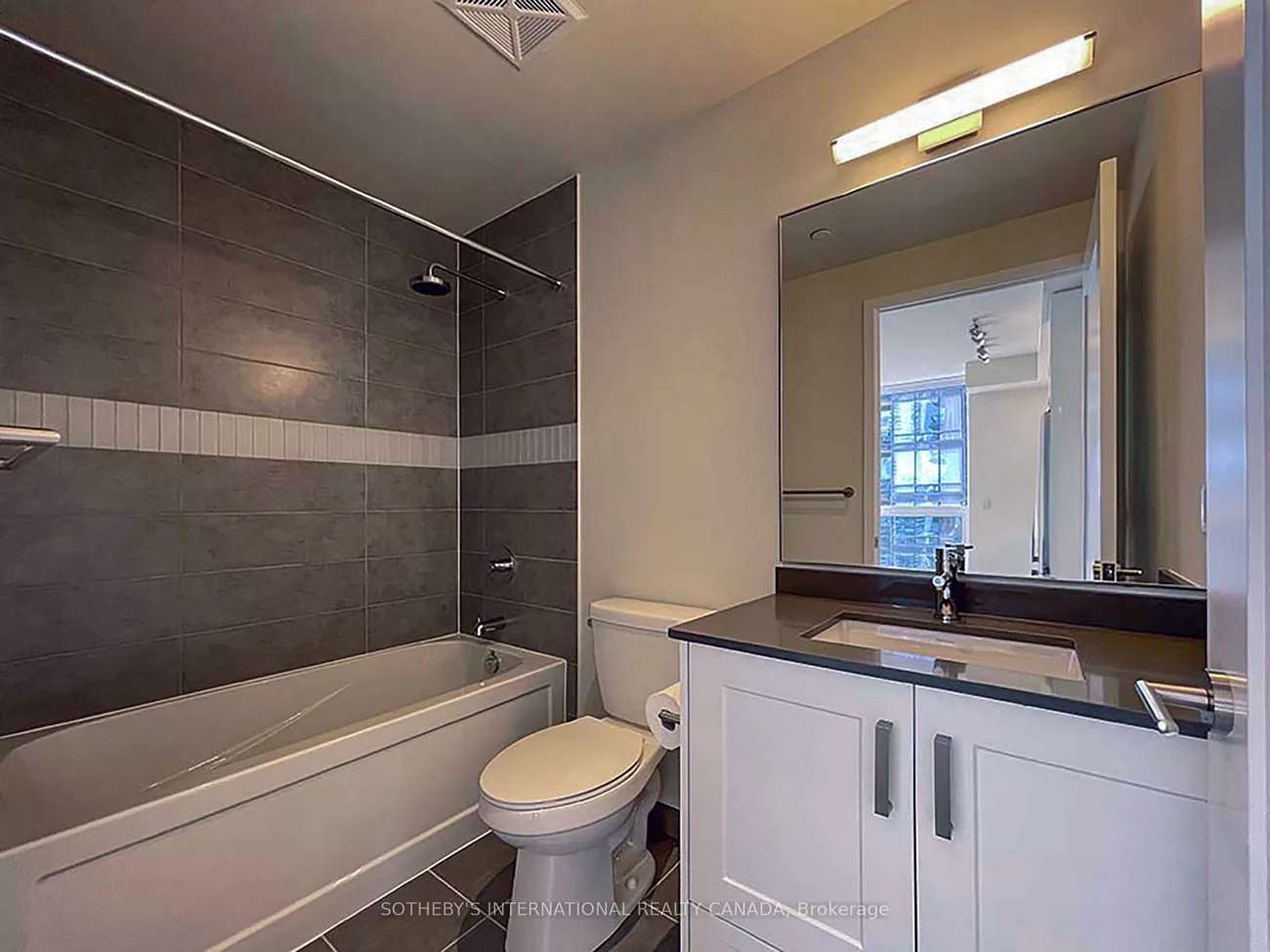 99, John, Waterfront Communities C1, Toronto