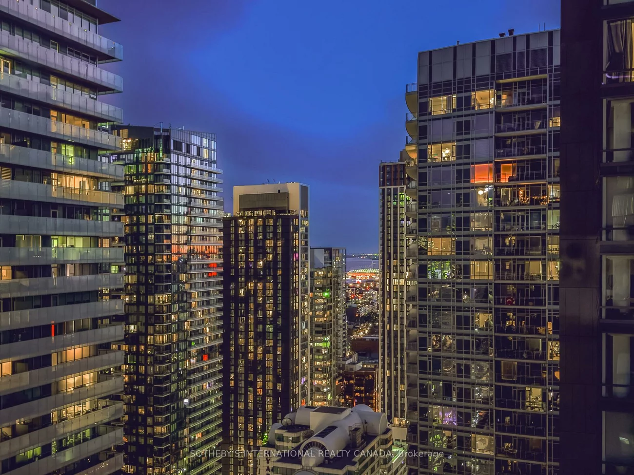 99, John, Waterfront Communities C1, Toronto