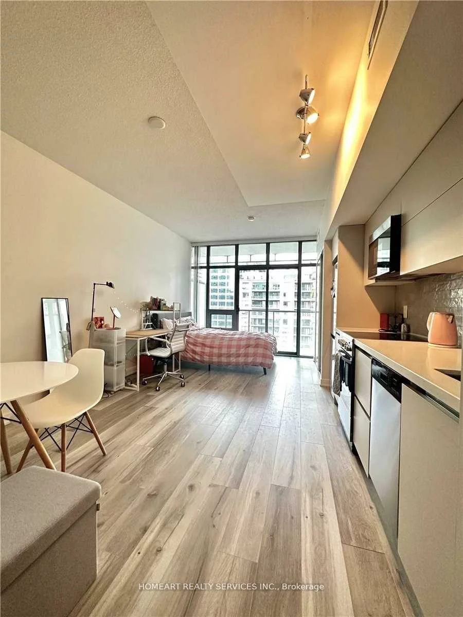 33, Charles, Church-Yonge Corridor, Toronto