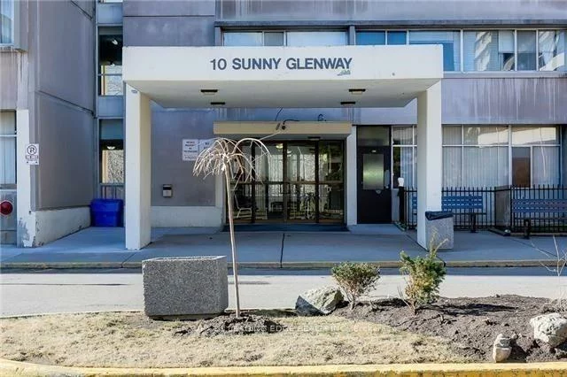 10, Sunny, Flemingdon Park, Toronto