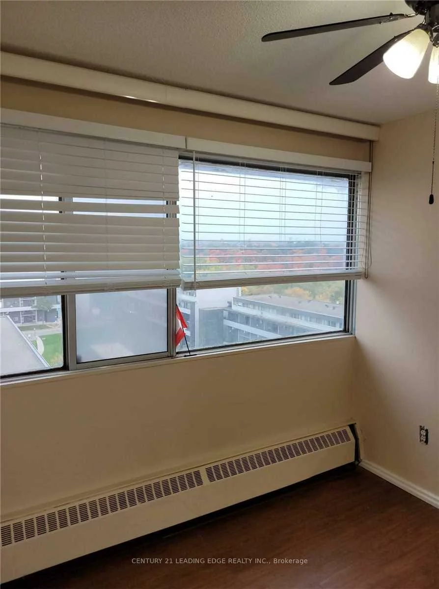 10, Sunny, Flemingdon Park, Toronto