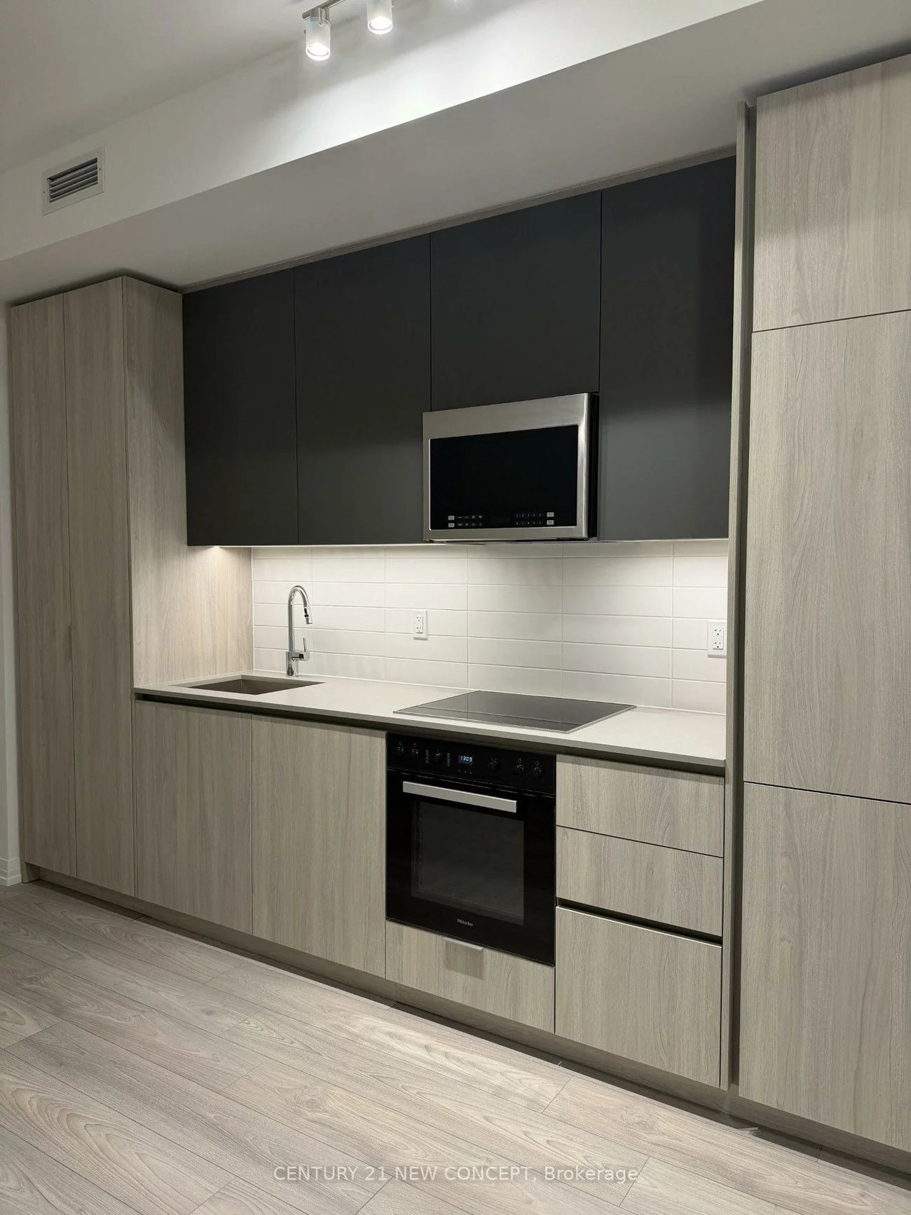400, King, Waterfront Communities C1, Toronto
