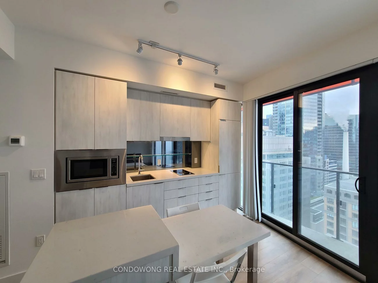 215, Queen, Waterfront Communities C1, Toronto
