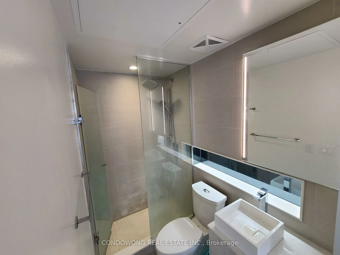 215, Queen, Waterfront Communities C1, Toronto