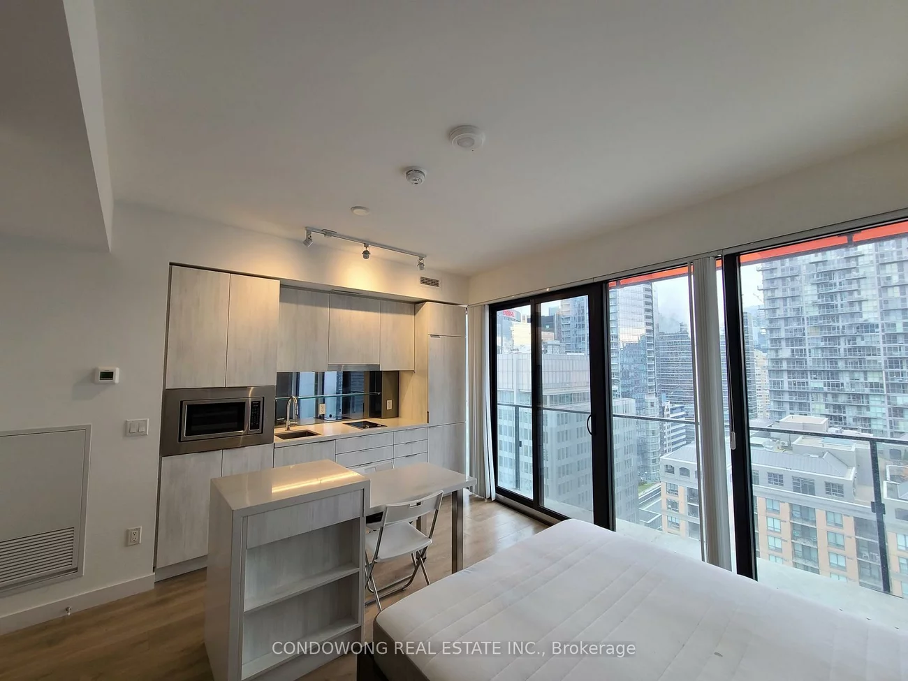 215, Queen, Waterfront Communities C1, Toronto