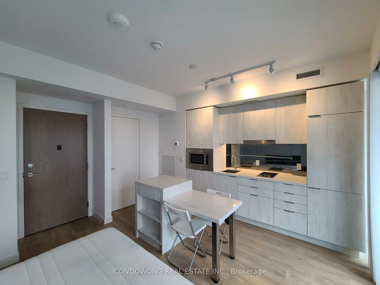 215, Queen, Waterfront Communities C1, Toronto