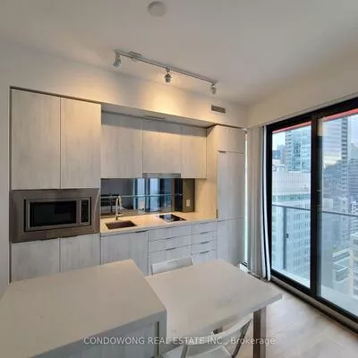 215, Queen, Waterfront Communities C1, Toronto
