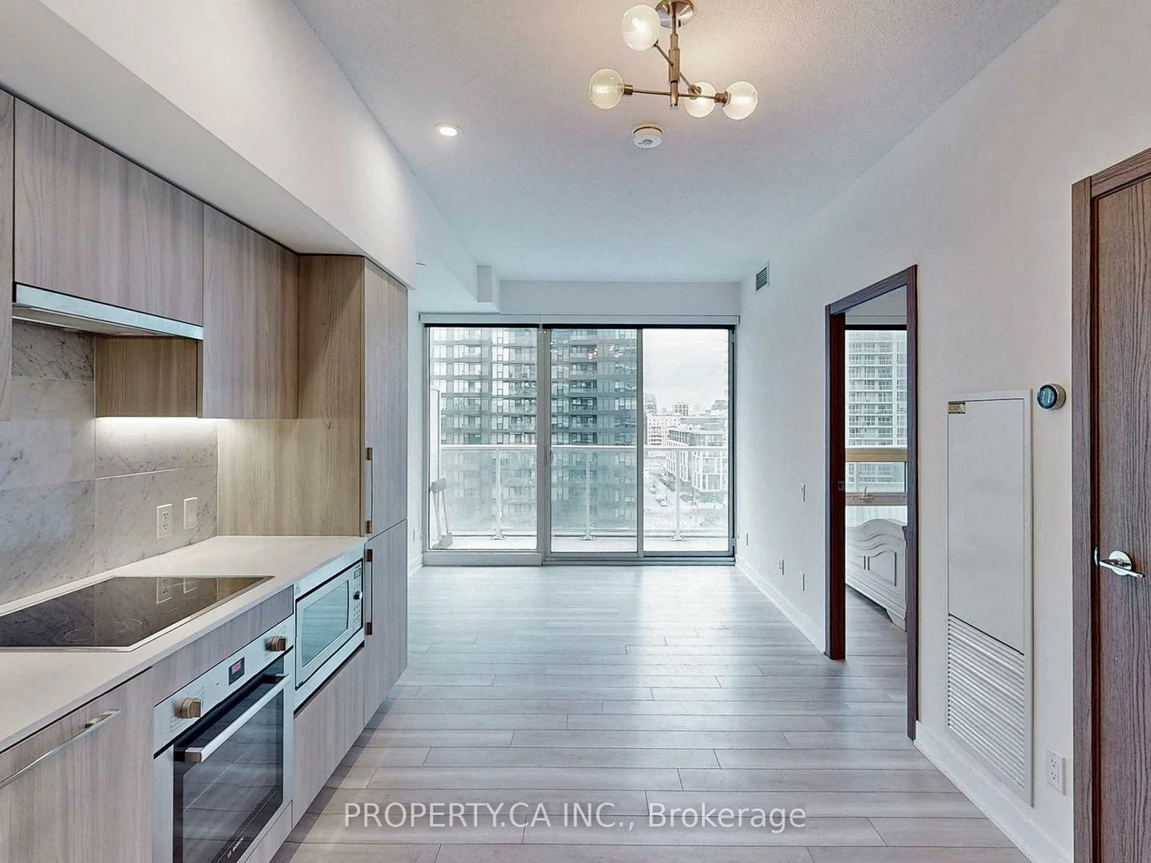 17, Bathurst, Waterfront Communities C1, Toronto