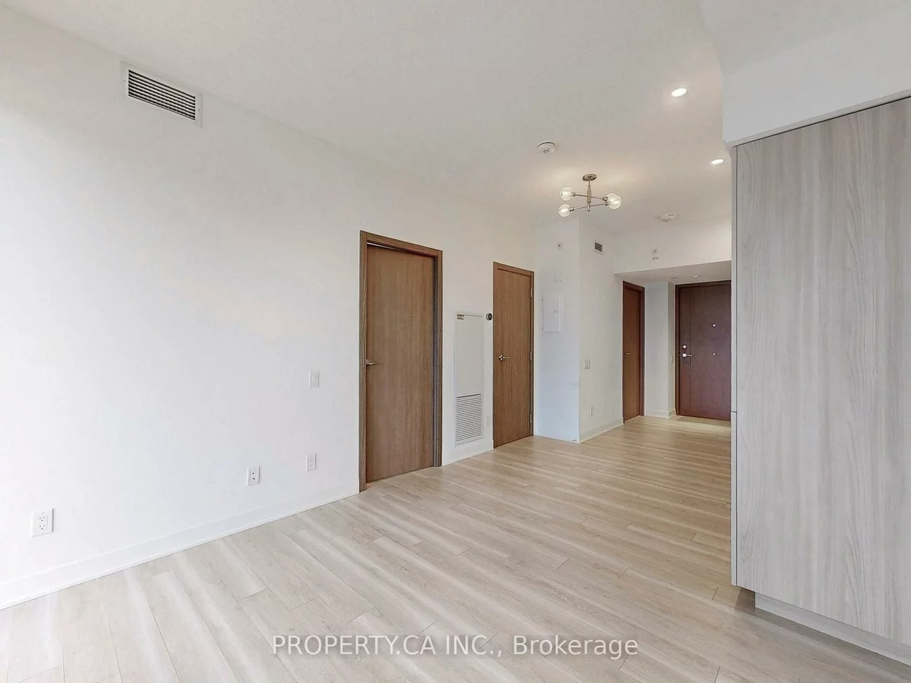 17, Bathurst, Waterfront Communities C1, Toronto