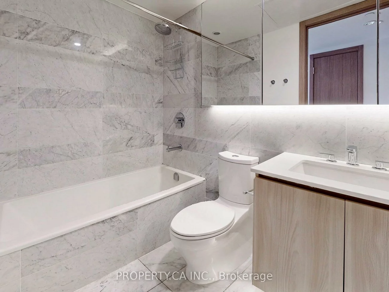 17, Bathurst, Waterfront Communities C1, Toronto