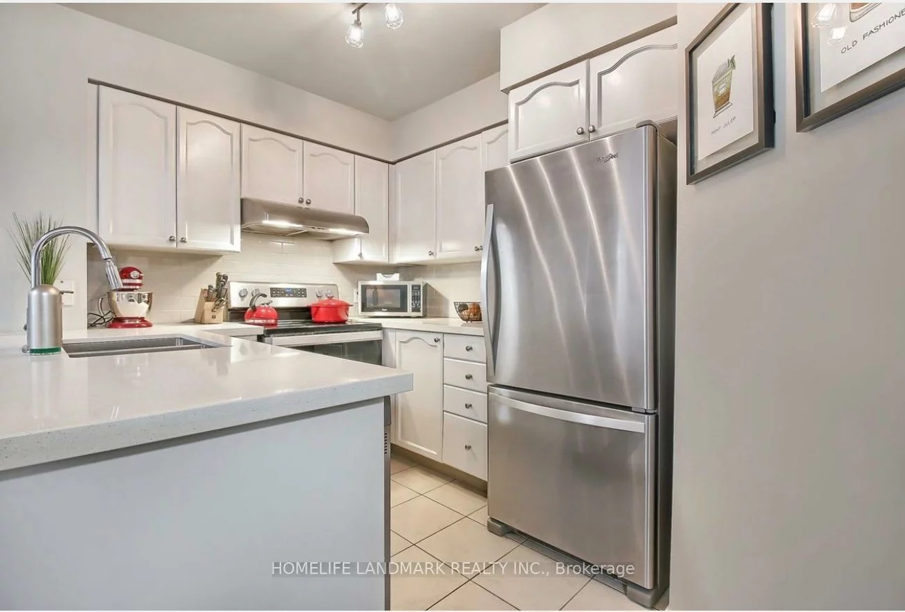 23, Hollywood, Willowdale East, Toronto