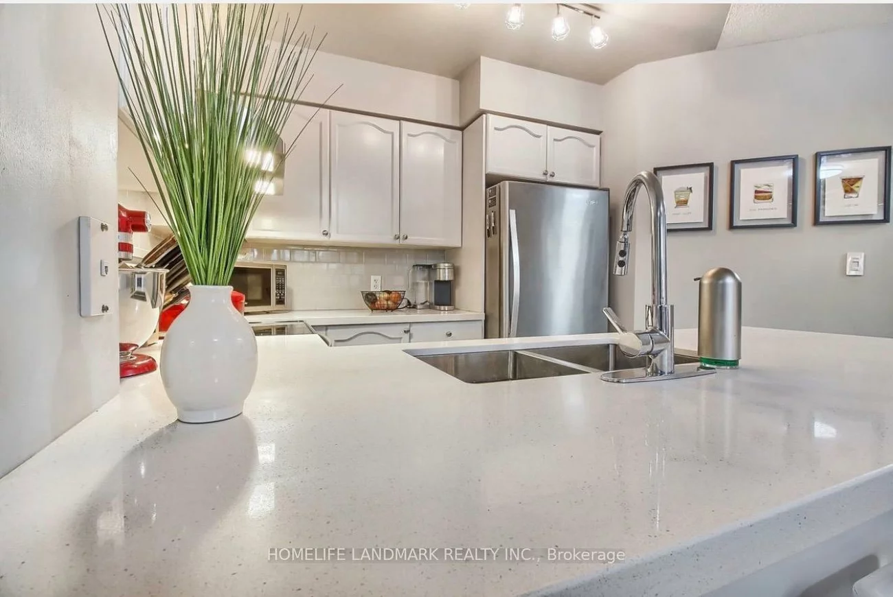 23, Hollywood, Willowdale East, Toronto