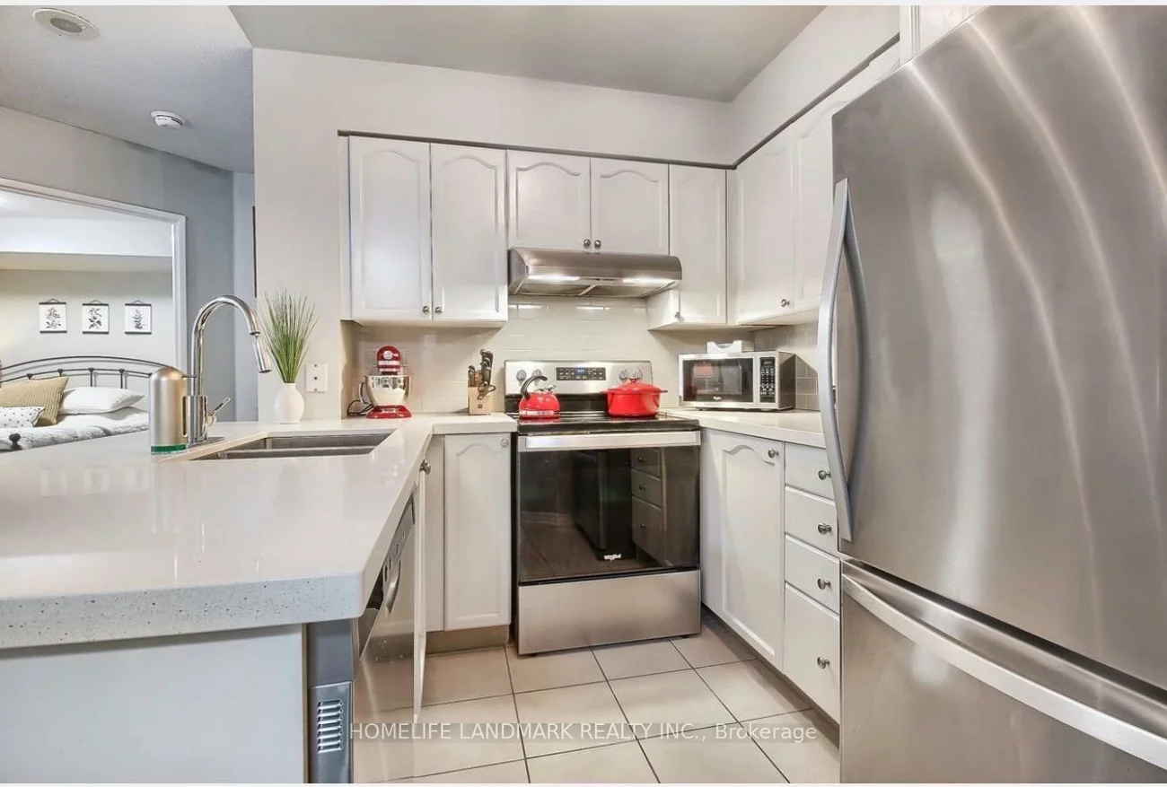 23, Hollywood, Willowdale East, Toronto