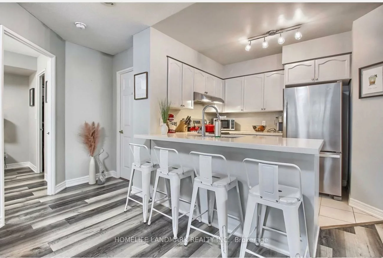 23, Hollywood, Willowdale East, Toronto