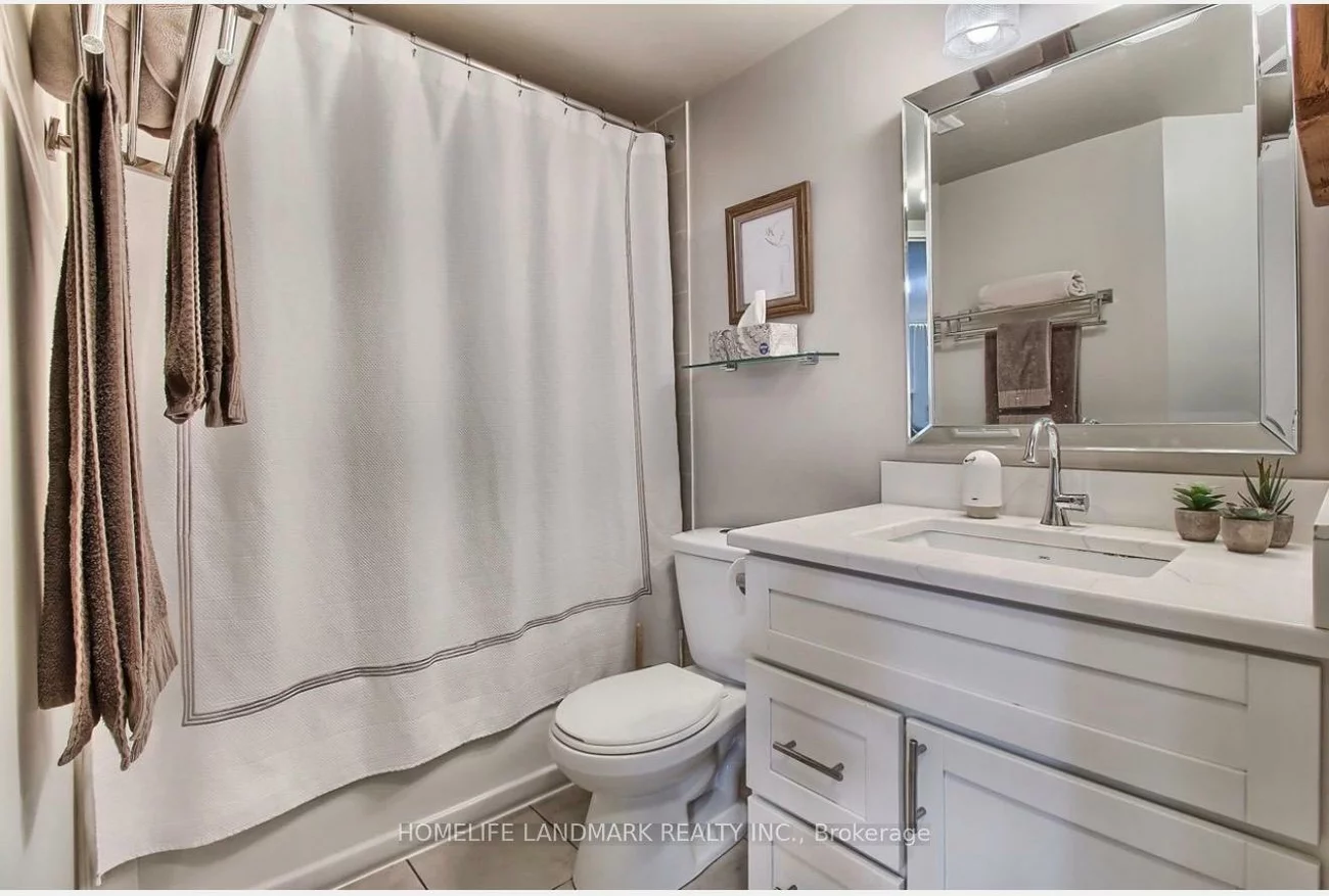 23, Hollywood, Willowdale East, Toronto