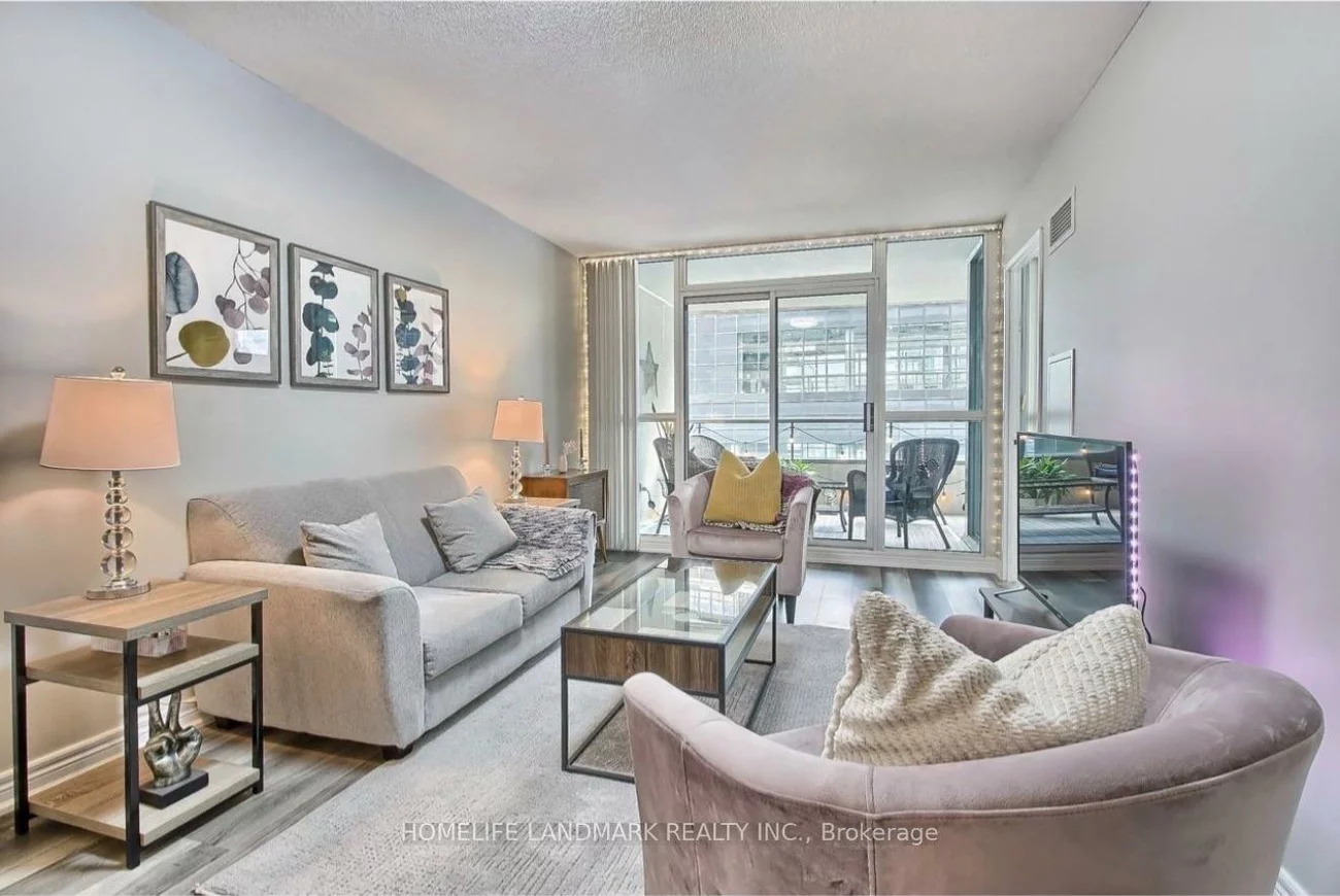23, Hollywood, Willowdale East, Toronto