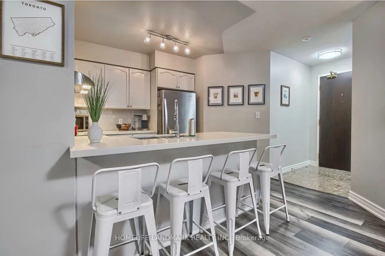 23, Hollywood, Willowdale East, Toronto