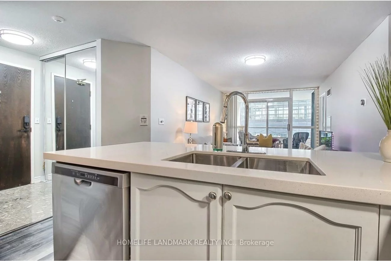 23, Hollywood, Willowdale East, Toronto