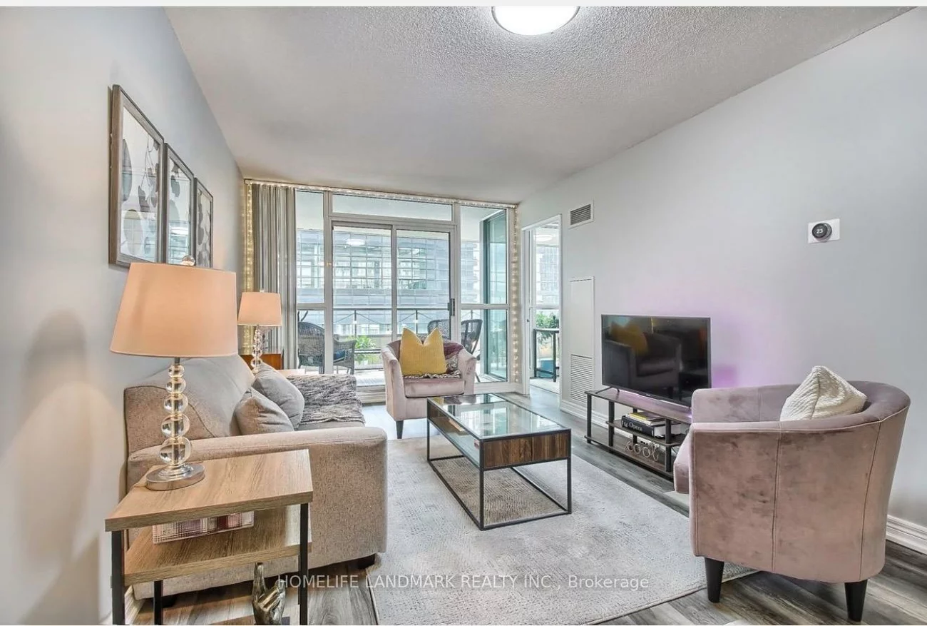 23, Hollywood, Willowdale East, Toronto