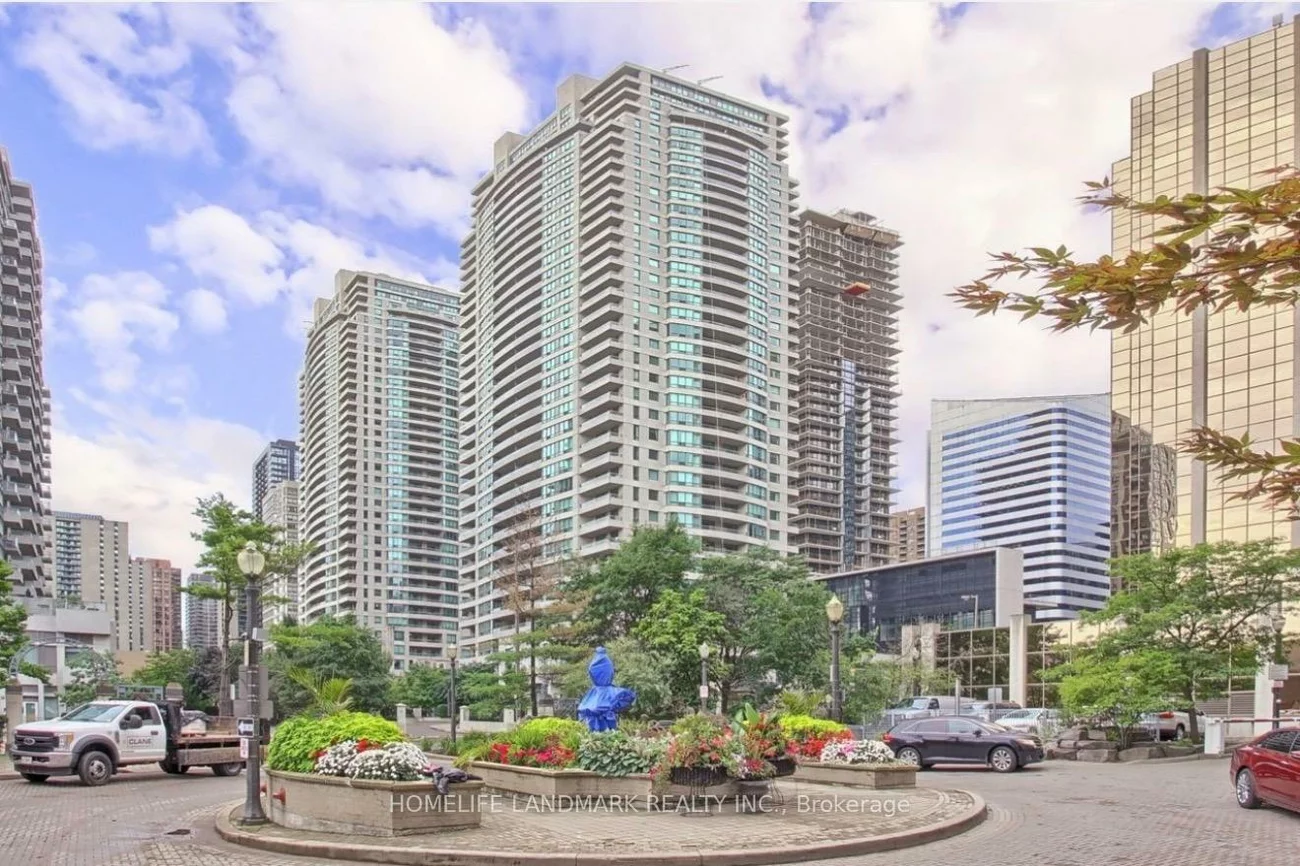 23, Hollywood, Willowdale East, Toronto
