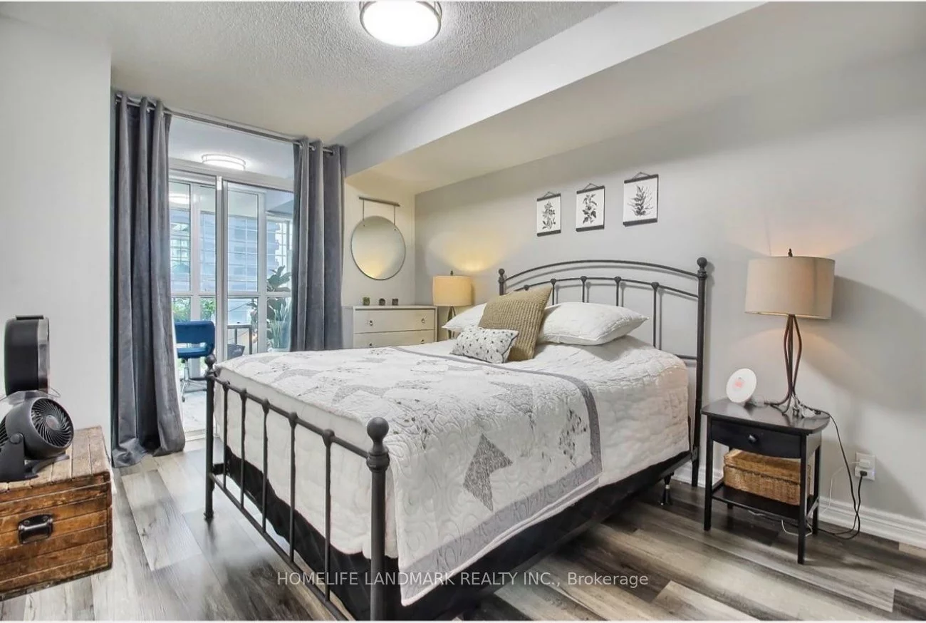 23, Hollywood, Willowdale East, Toronto