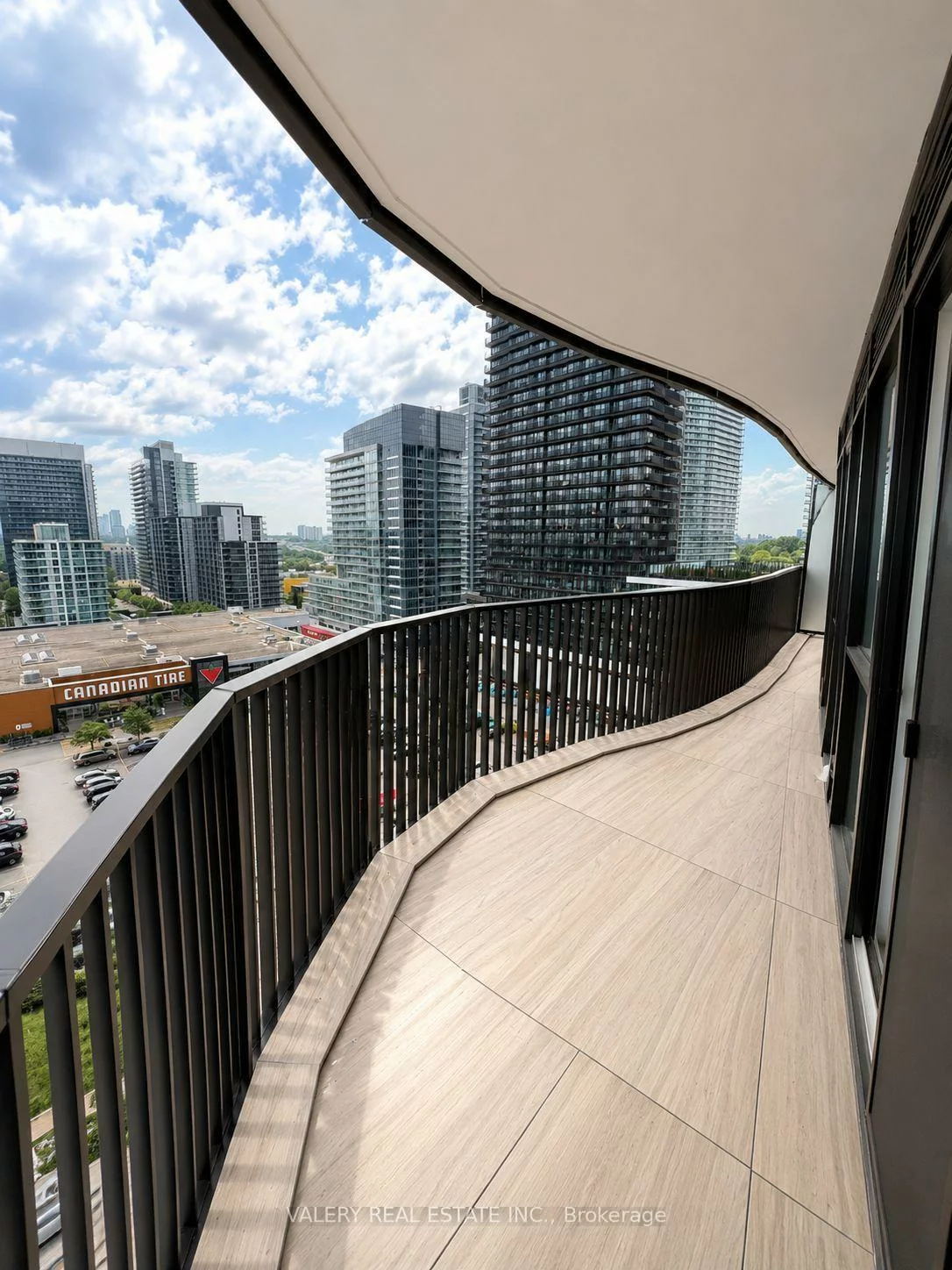 75, Billes, Bayview Village, Toronto