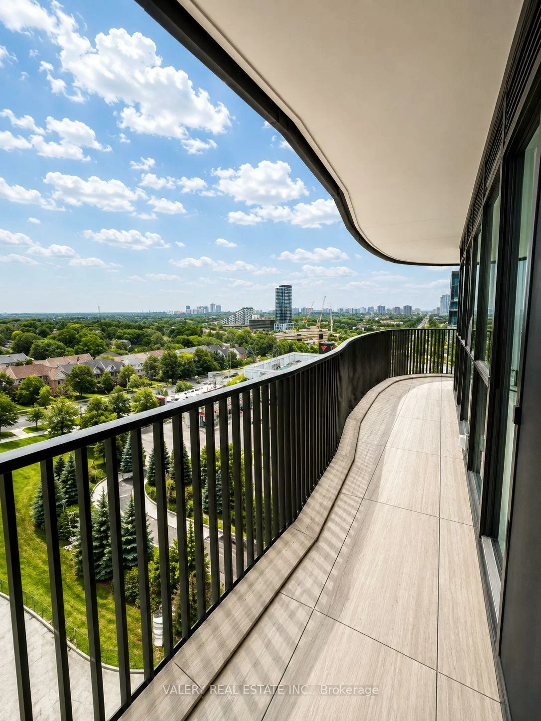 75, Billes, Bayview Village, Toronto