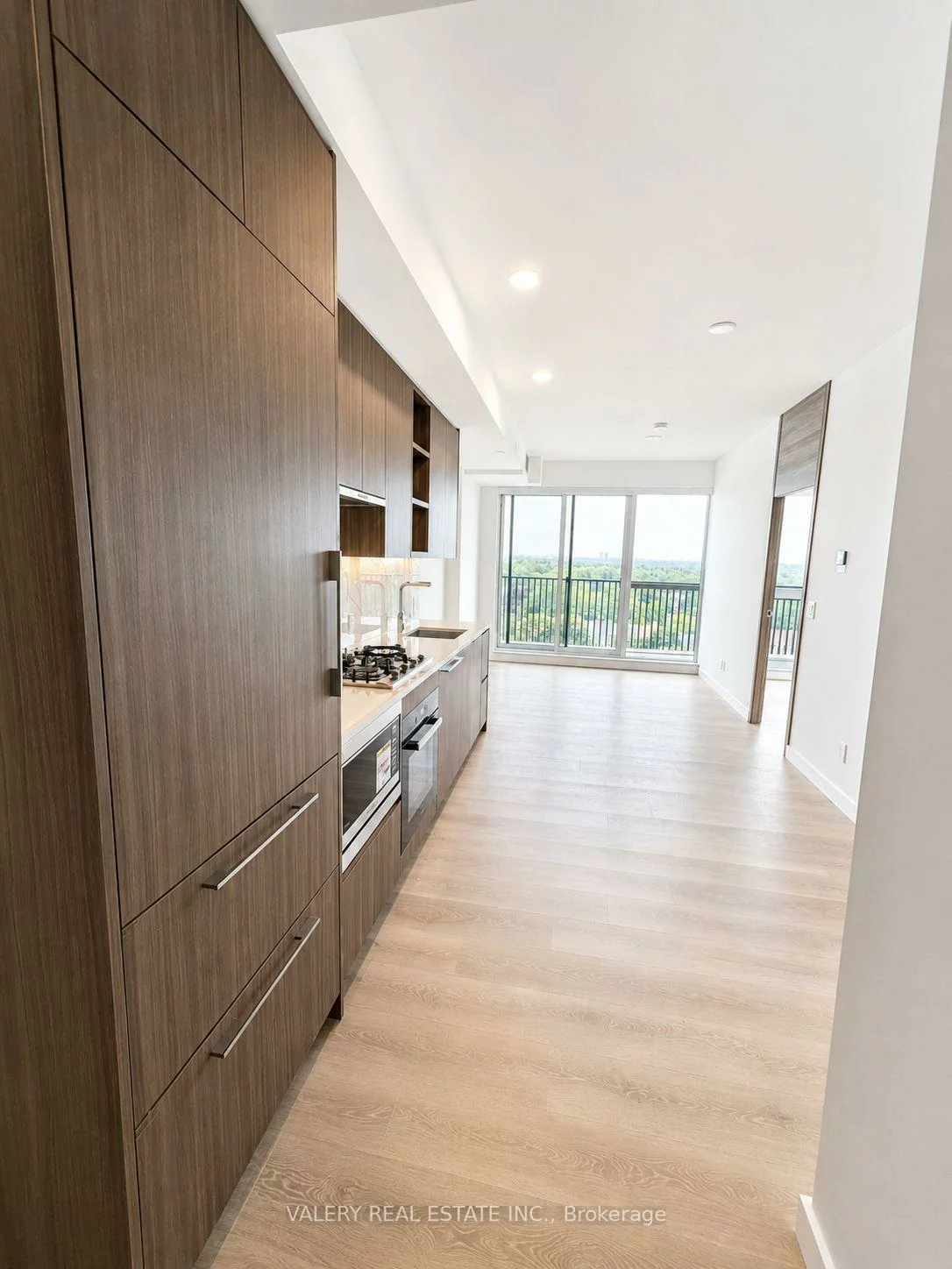 75, Billes, Bayview Village, Toronto
