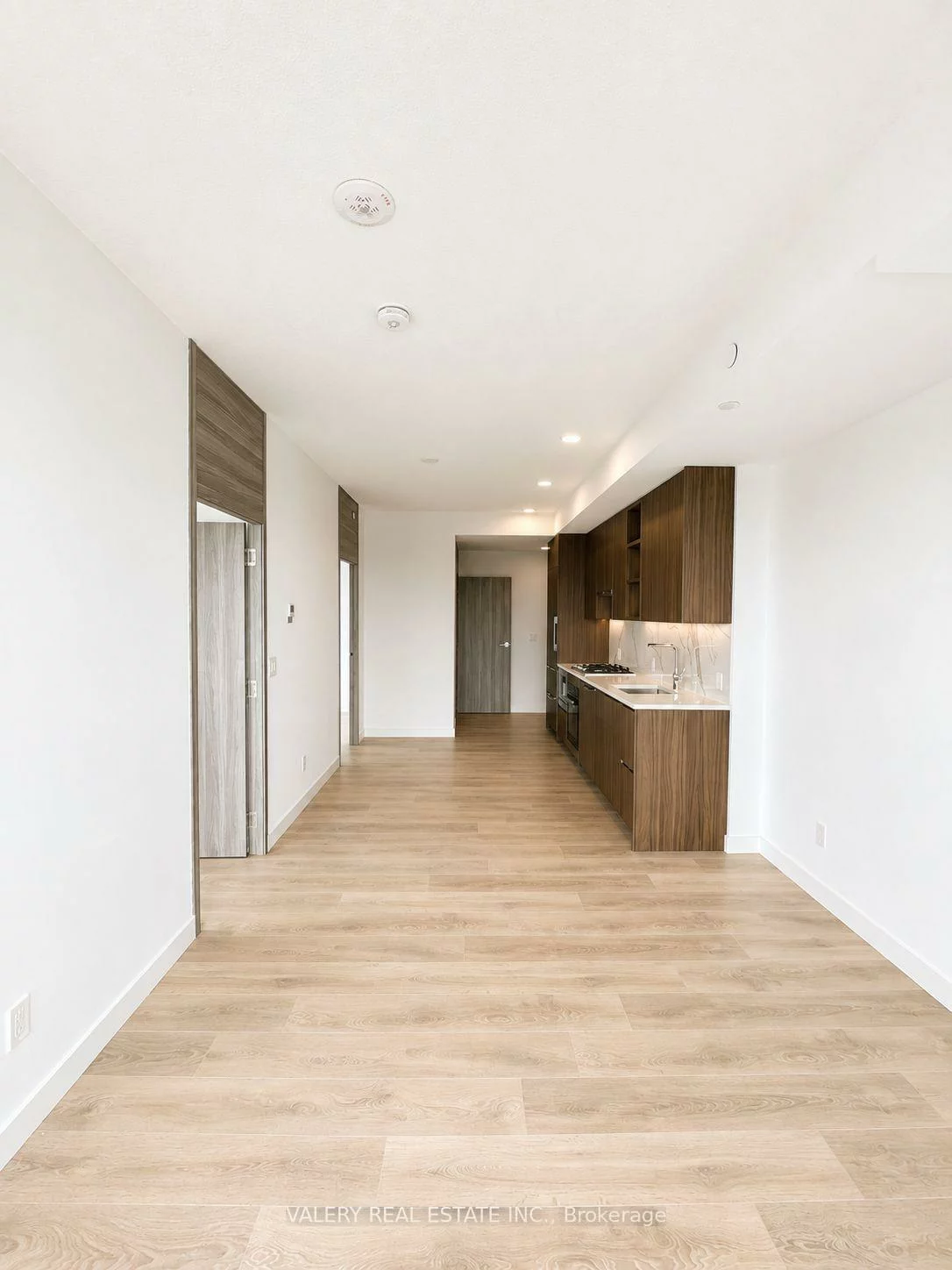 75, Billes, Bayview Village, Toronto