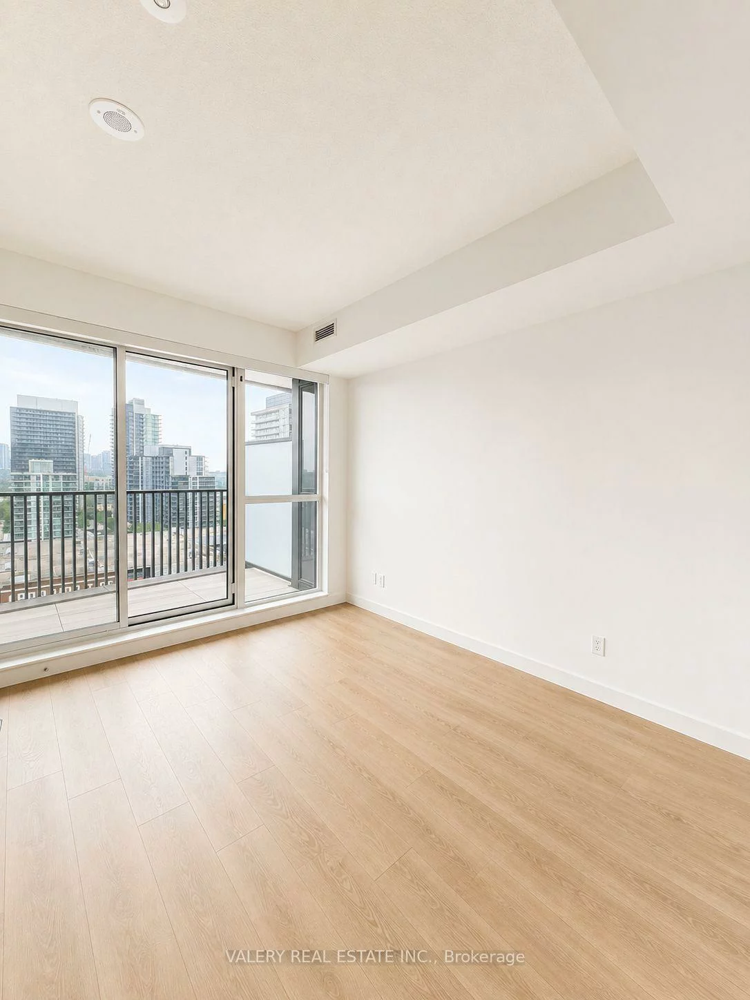 75, Billes, Bayview Village, Toronto