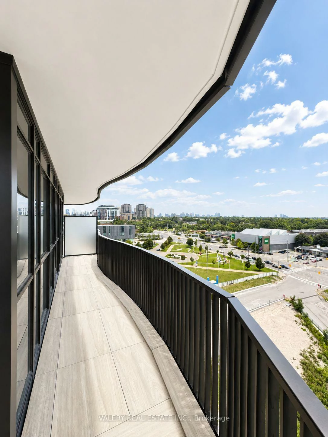 75, Billes, Bayview Village, Toronto