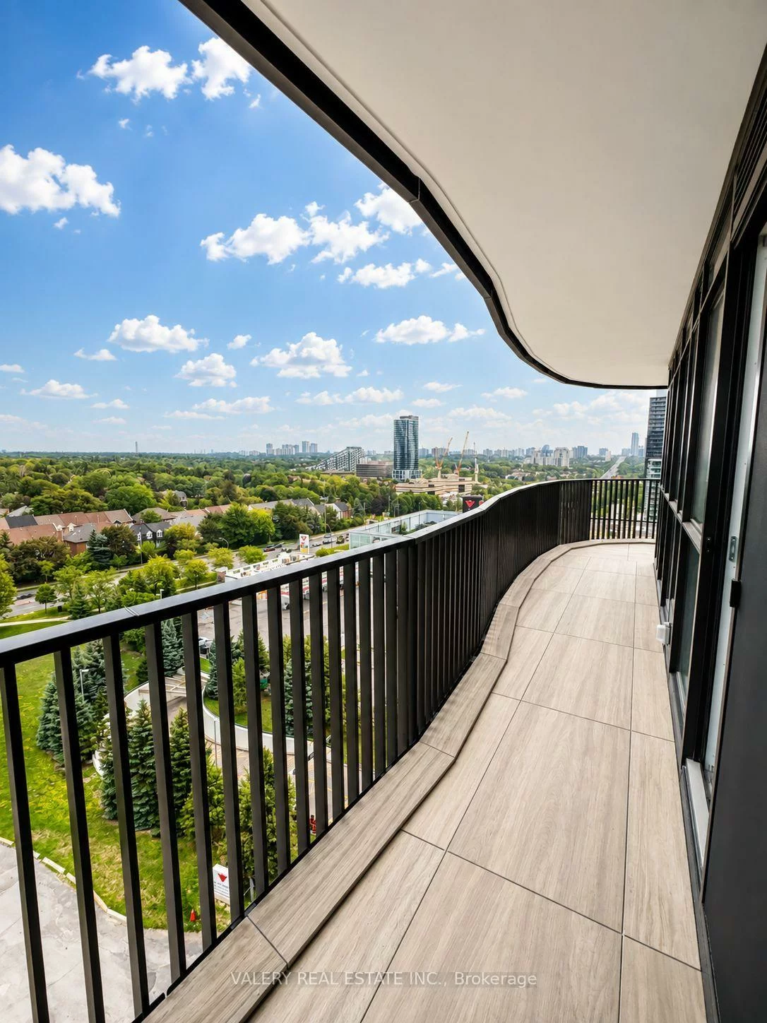 75, Billes, Bayview Village, Toronto