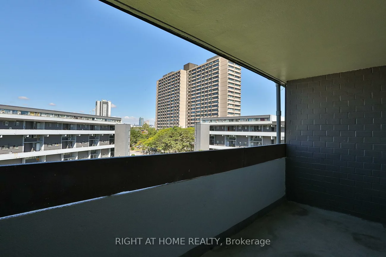 35, Sunny, Flemingdon Park, Toronto