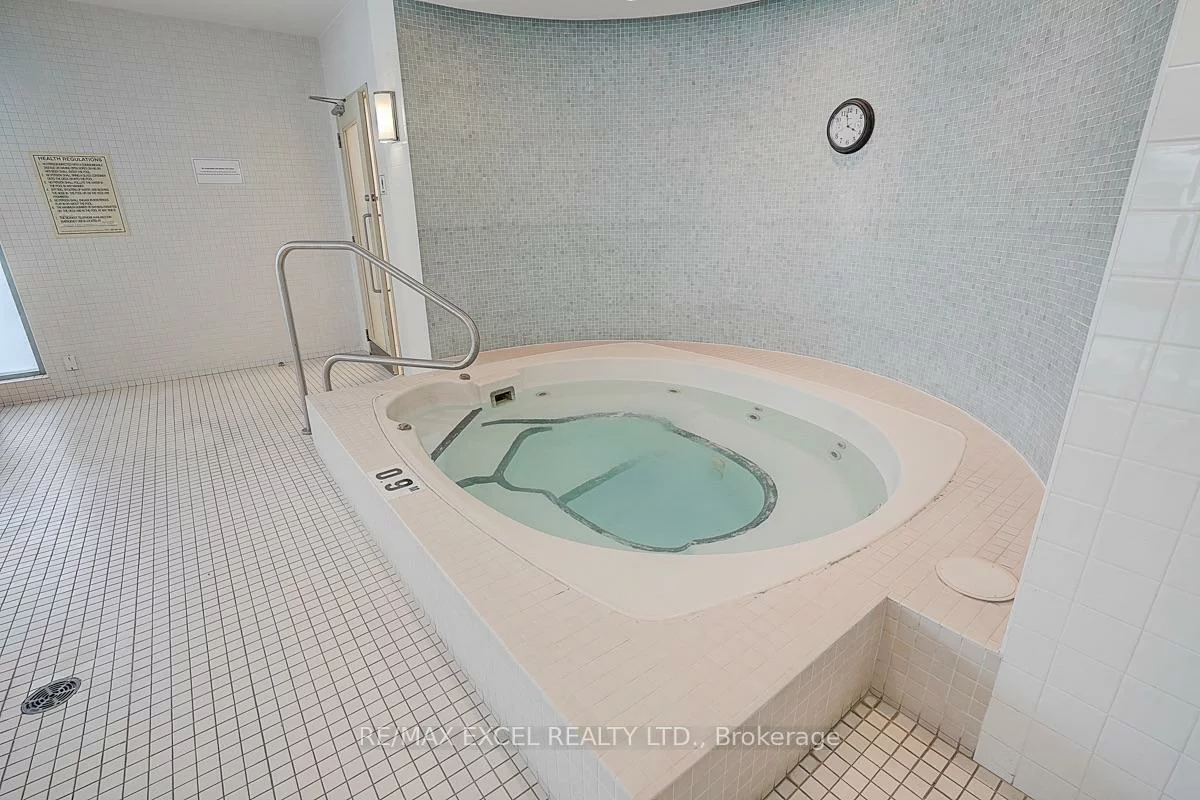 228, Queens, Waterfront Communities C1, Toronto