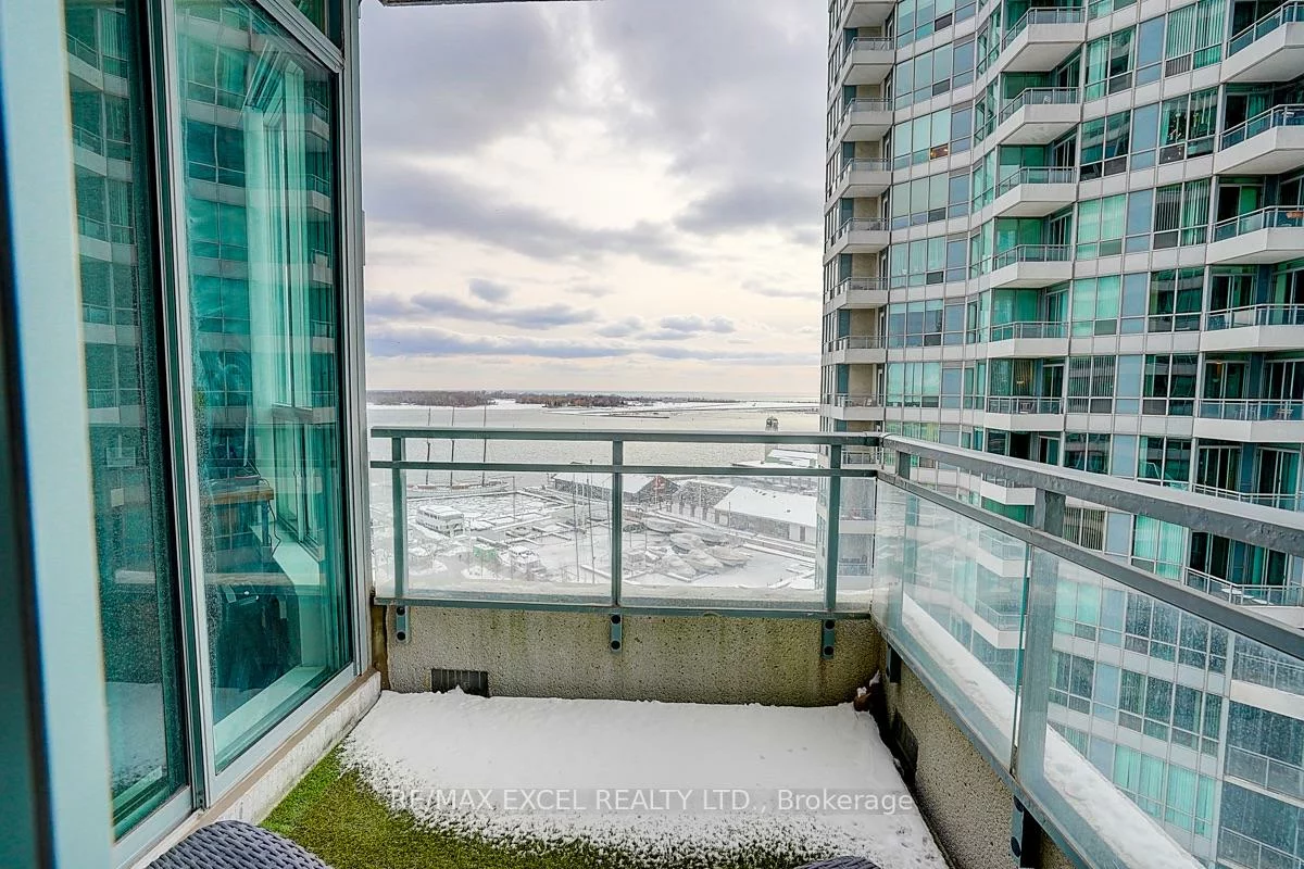 228, Queens, Waterfront Communities C1, Toronto