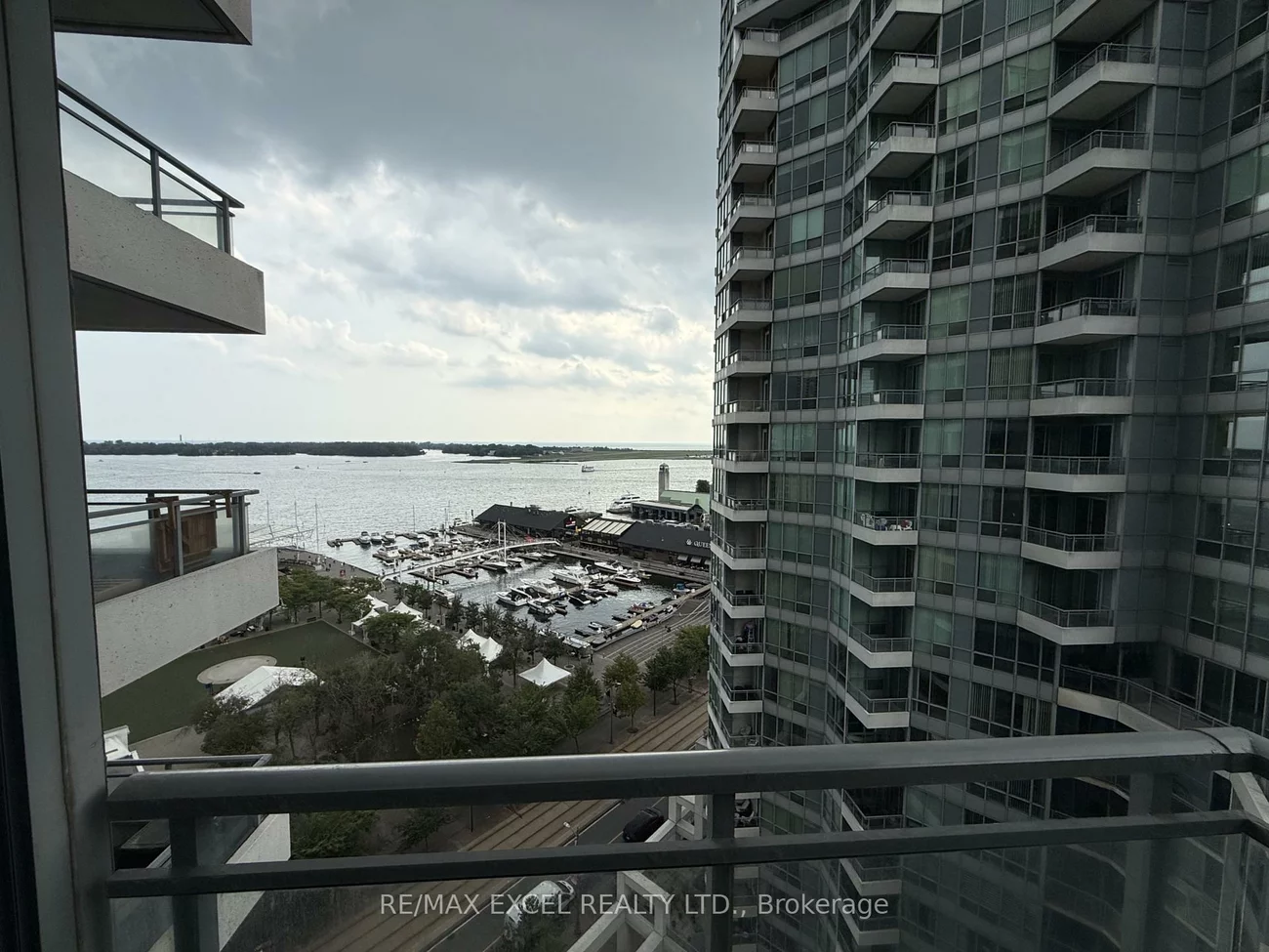 228, Queens, Waterfront Communities C1, Toronto