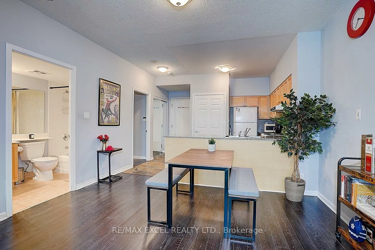 228, Queens, Waterfront Communities C1, Toronto
